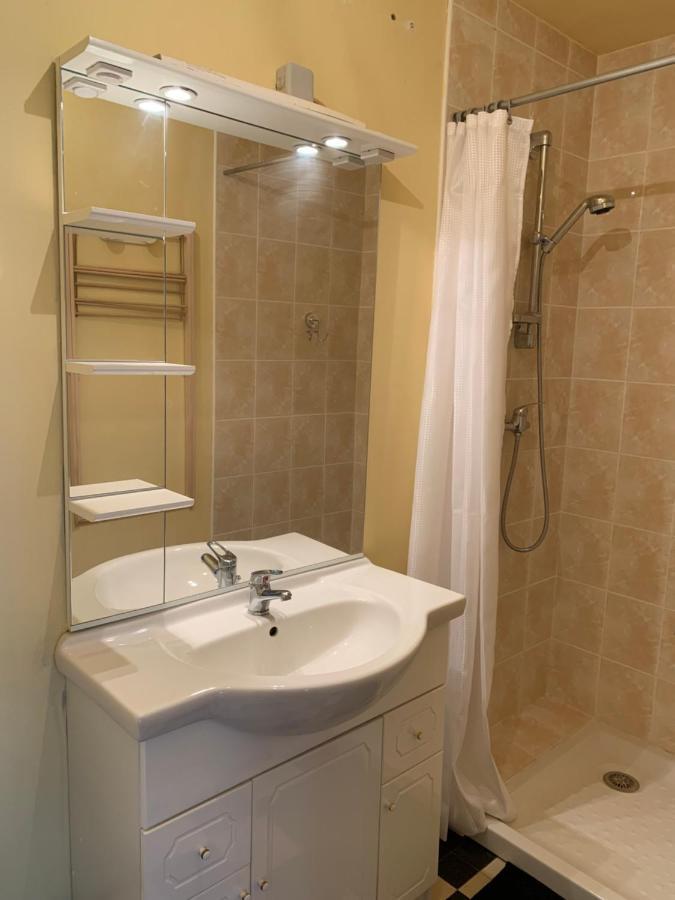 Stylish One Bedroom Apartment In A Lovely Village Saint-Vincent-Rive-dʼOlt Buitenkant foto